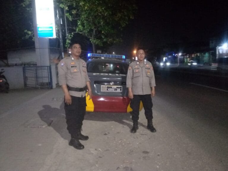 Patroli Prekat Polsek Purwasari Polres Karawang Cegah Gangguan Kamtibmas Dimalam Pemilu 2024