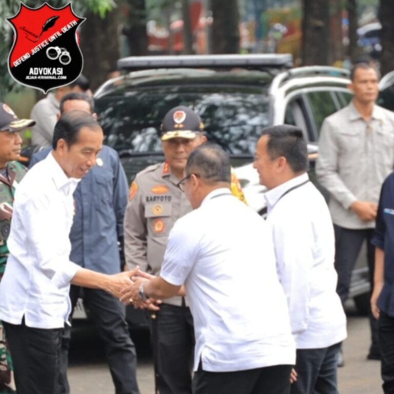 Presiden Jokowi Di Sambut Hangat Saat Silaturahmi Dengan Wali Kota Bekasi Gani Muhamad Peserta Program PNM Mekaar