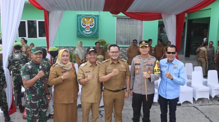 Kapolres Karawang Hadiri Upacara Pembukaan Manunggal Membangun Desa (TMMD) Imbangan 2024