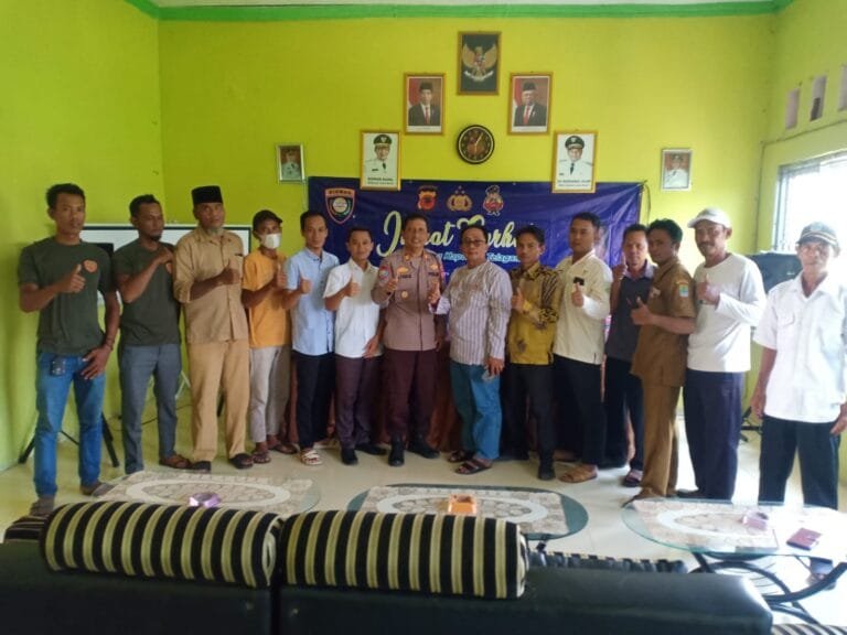 Gelar Jum’at Curhat, Kapolsek Telagasari Tampung Keluh Kesah Warga Desa Terkait Keadaan KAmtibmas di Lingkungan Masyarakat