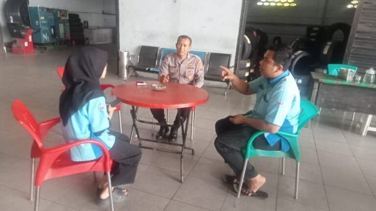 Personil Sat Binmas Polres Batu Bara Lakukan Cooling System Ops Mantap Brata dan Sambang Binluh di Dusun I Desa Aras