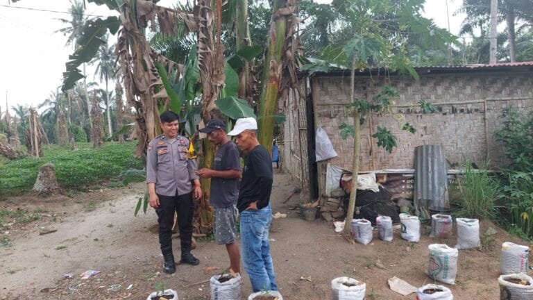 Bhabinkamtibmas Polsek Lima Puluh BRIPTU FIRMAN V.SITUMORANG Membangun Situasi Aman Pasca Pemilu Serentak 2024