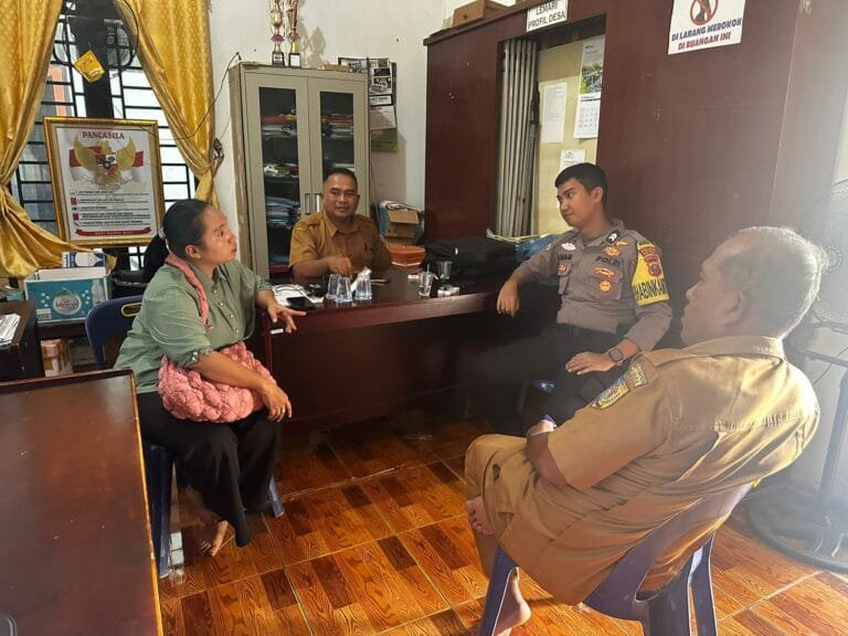Melaksanakan Kegiatan Sambang Cooling System dalam Rangka Operasi Mantap Brata di Desa Tanah Rendah