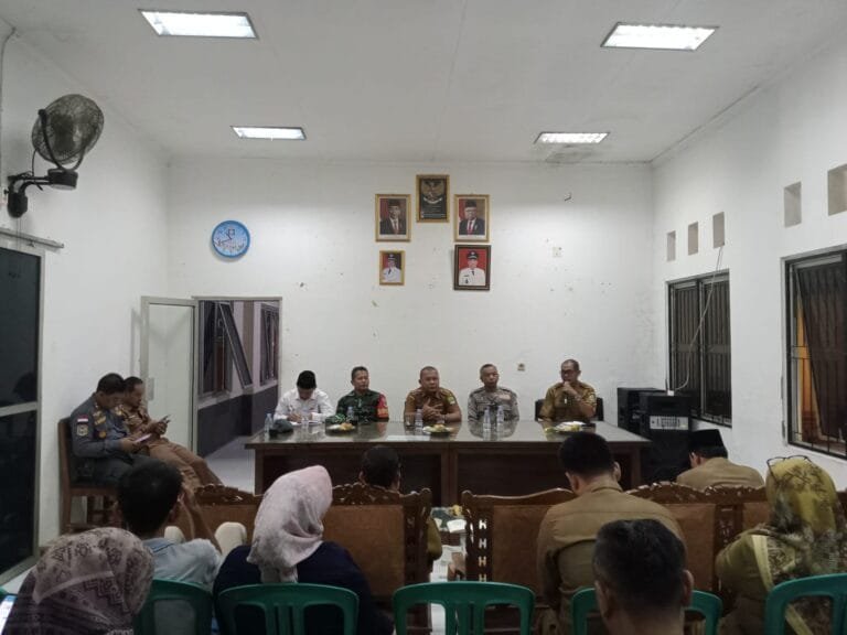 Wakili Kapolsek Tegalwaru,Kanit Binmas Ikuti Giat Rapat Mingguan Pemerintahan Kecamatan