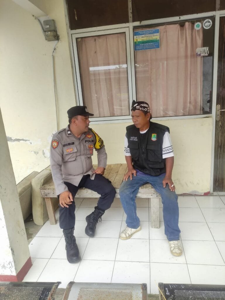 Polres Karawang Polsek Pakisjaya Polres Karawang sambang Dialogis Kepada Warga Desa Kec. Pakisjaya