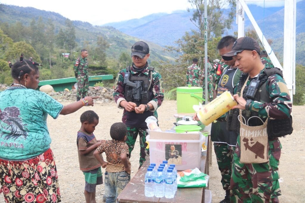 Kolaborasi Chef Mamba Satgas 330 dan Mama Papua, Buat Tradisi Barapen Semakin Meriah