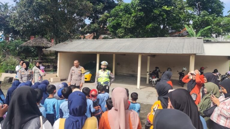 Polsek Tanjungsari Bersama Itansi Menggelar Operasi Keselamatan Lodaya 2024, Di Wilkum Tanjungsari