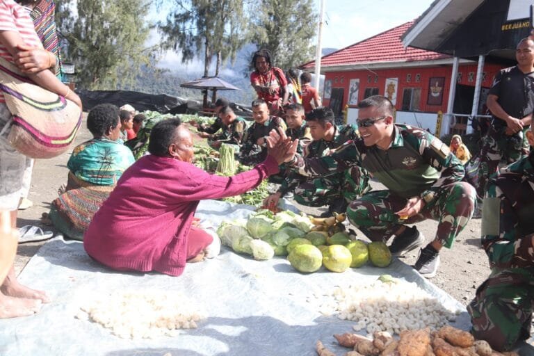 Satgas 330 Tri Dharma Gelar Borong Hasil Bumi (BOHAI) Edisi Spesial HUT ke-63 Kostrad