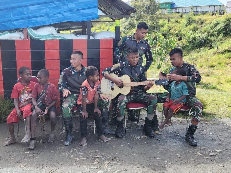 Cerianya Bocah Papua, Bernyanyi Bersama Ksatria Tri Dharma