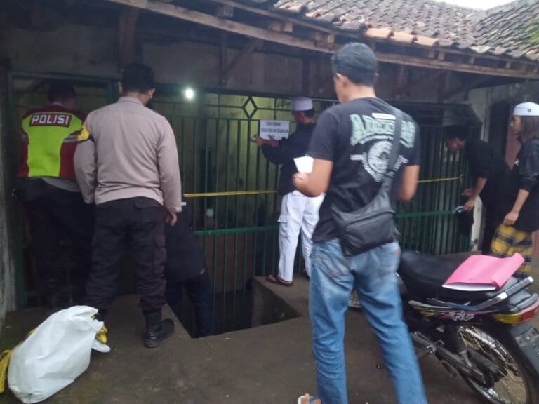 Tidak Beri Ruang Bagi Para Penjual Miras, Polsek Cicalengka Police Line Warung dan Kios Penjual Miras