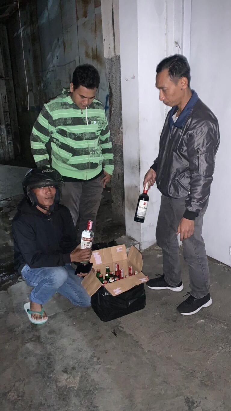 Giat Patroli KRYD Sat Res Narkoba Polres Garut Razia 29 Botol Miras
