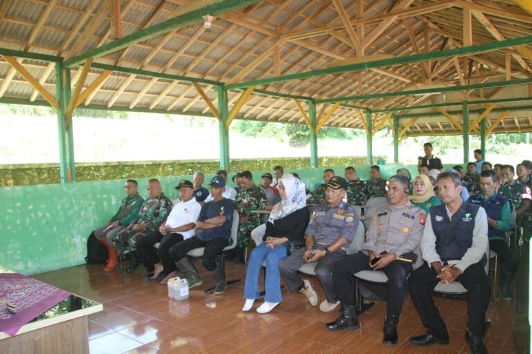 Dilaksanakan Giat Sosialisasi Pemakaian Pupuk Organik Kepada Ketua Kelompok Tani Dan Babinsa