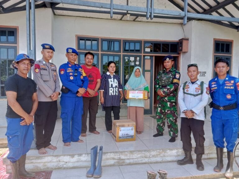 Sat Polairud Polres Garut Berikan Tali Asih Kepada Keluarga Nelayan Yang Telah Hilang