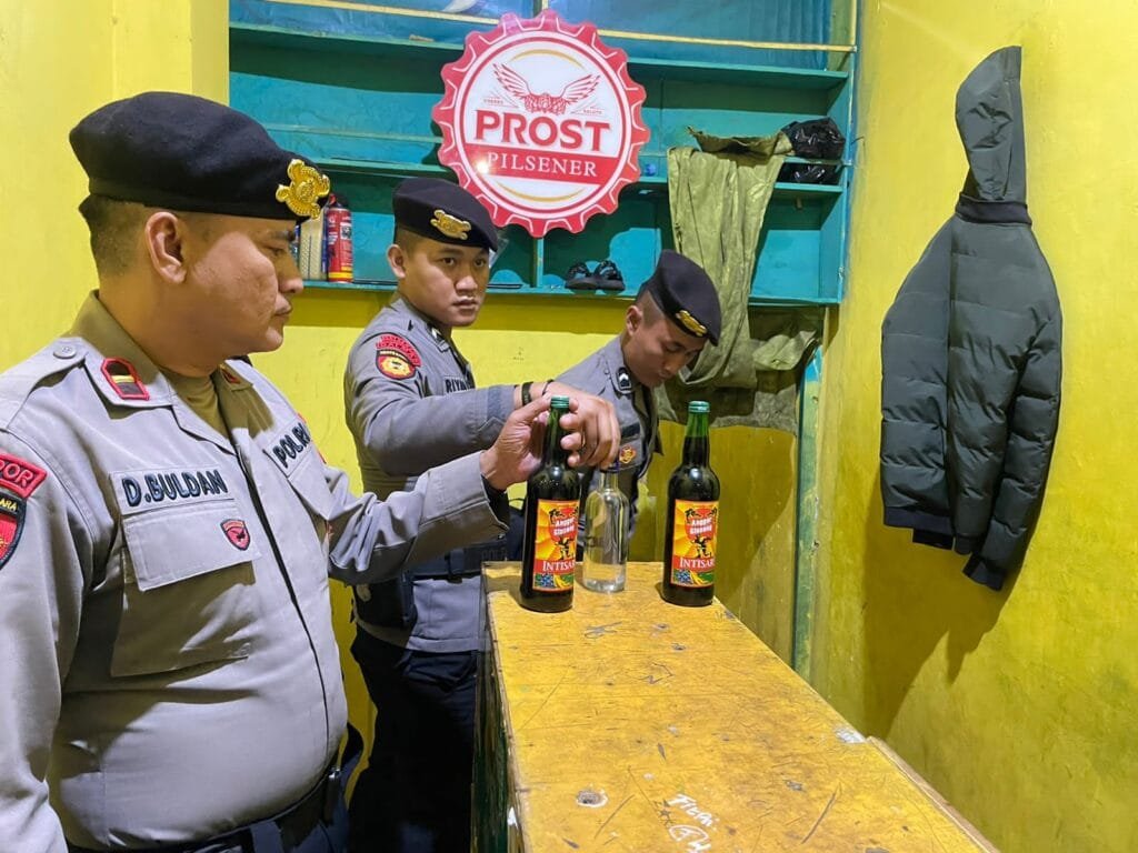 Giat Patroli, Sat Samapta Polres Garut Berhasil Amankan 49 Botol Minuman Keras