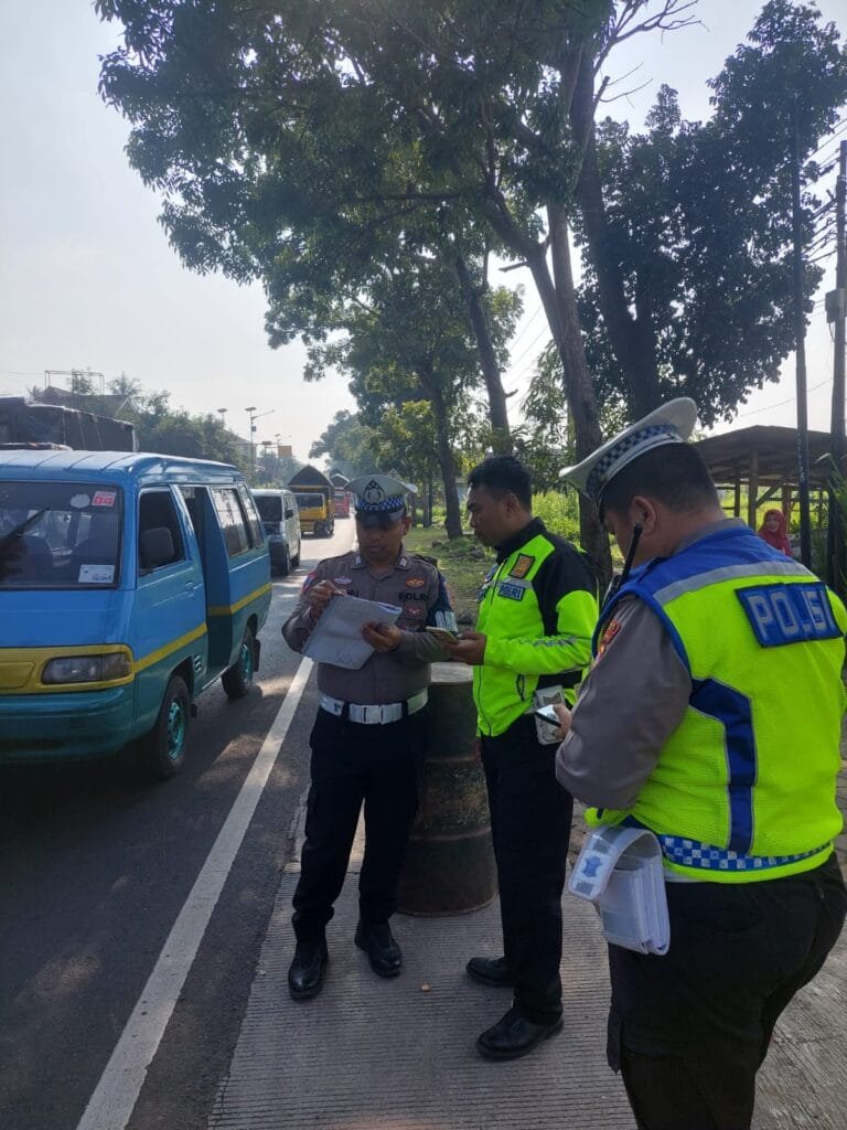 Dua Nyawa Melayang Sat Lantas Polres Garut Cek Tkp Kecelakaan Maut Di Jalur Garut Utara
