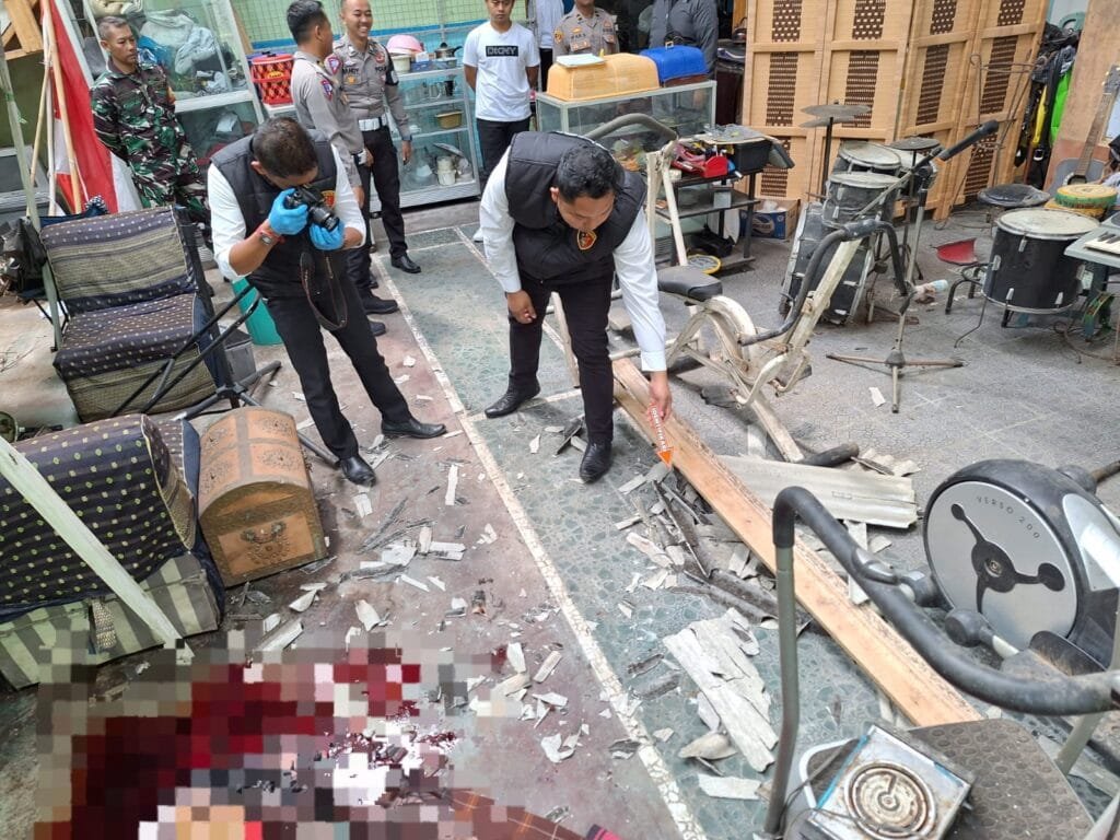 Polsek Tarogong Kaler Polres Garut Identifikasi Korban Jatuh Dari Atap Bangunan