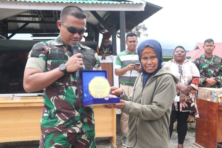 Pj Bupati, Apkam TNI-Polri dan Warga Intan Jaya, Lepas Purna Tugas Satgas Yonif 330 Tri Dharma