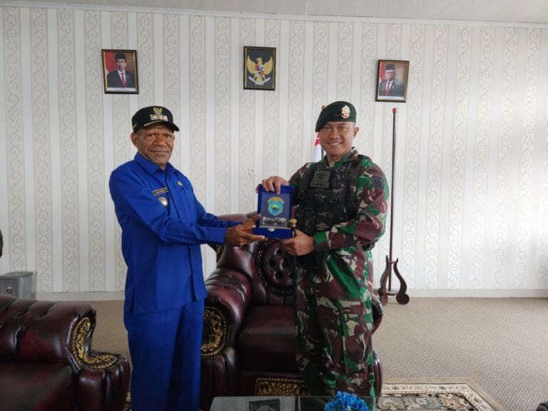 Pj Bupati, Apkam TNI-Polri dan Warga Intan Jaya, Lepas Purna Tugas Satgas Yonif 330 Tri Dharma