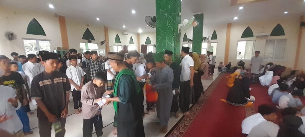 Masjid A-nur Memperingati Nuzurul Qur’an dan Memberikan Santunan Anak Yatim Piatu dan Kaum Duafa