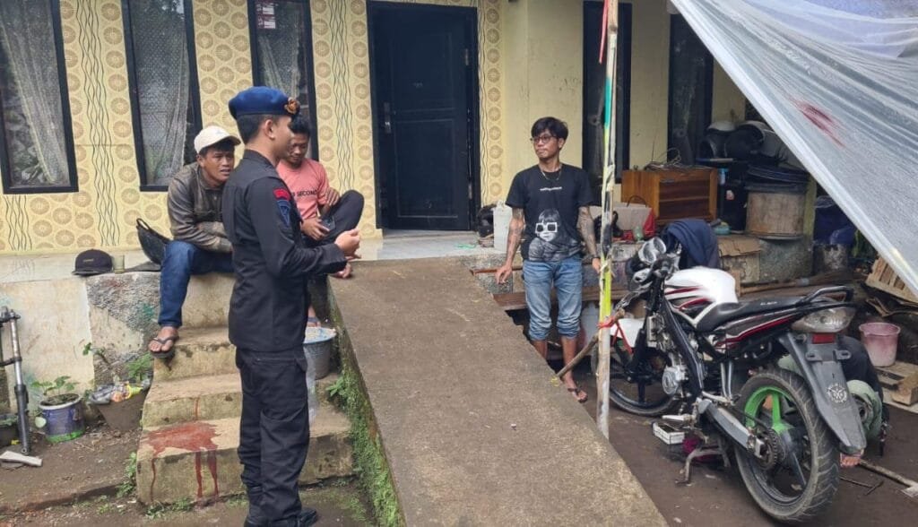 AGAR MASYARAKAT TERTIB DALAM MASA PEMILU DAMAI 2024, SAT BRIMOB POLDA JABAR BERI IMBAUAN