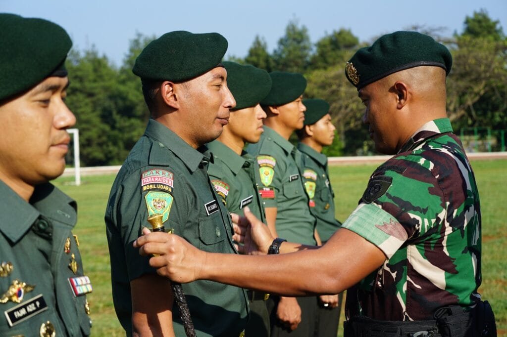 Danyonif 330/Tri Dharma Pimpin Upacara Kenaikan Pangkat Prajurit Tri Dharma