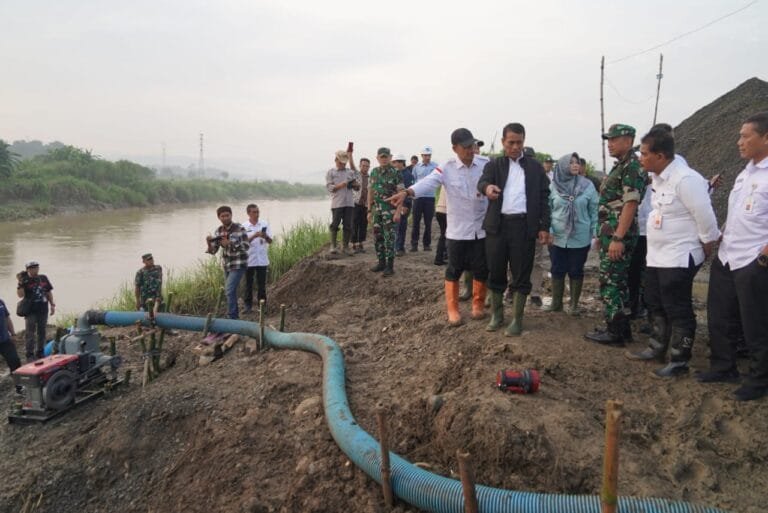 Kunjungan Mentri Pertanian Dr. Ir. H. Andi Amran Sulaiman, M.P. Ke Lokasi Pompanisasi di Dusun Cisaar Marongge