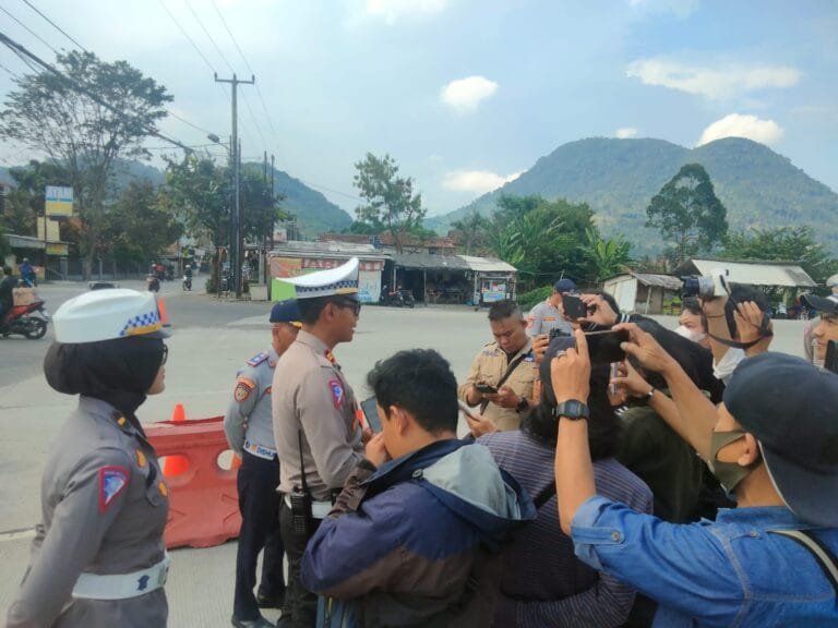 Polres Garut Akan Tindak Tegas Kendaraan Sumbu 3 Yang Melintas Pada H-5