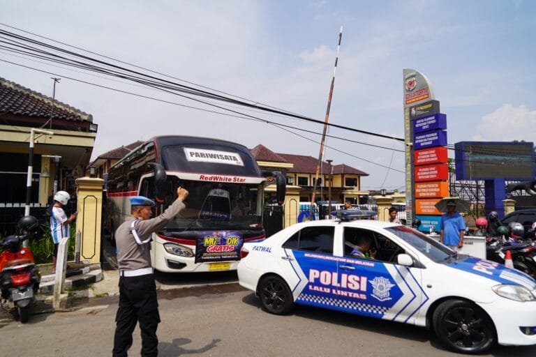 Dua Bus Mudik Gratis Polres Tasik Kota, Berangkatkan 110 Warga Tujuan Yogya – Solo