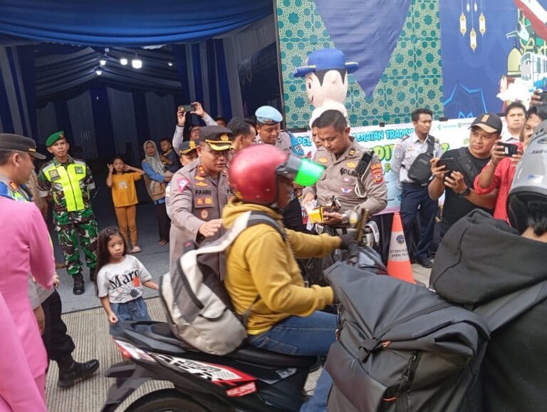 Kabid Humas Polda Jabar : Polisi Beri Perhatian Khusus, Suplemen dan Permen Untuk Para Pemudik
