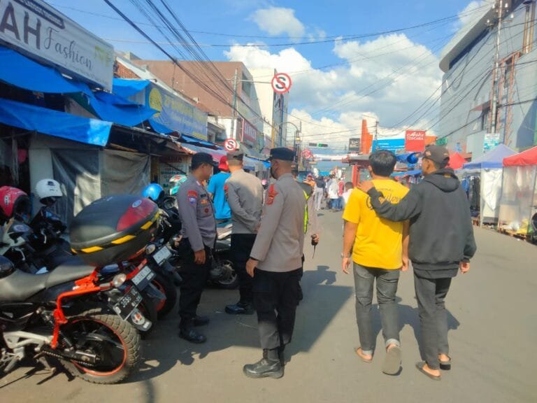 Tidak Biarkan Hak Pejalan Kaki Dirampas Polres Garut Gelar Operasi Gabungan Penertiban PKL Dan Parkir Liar