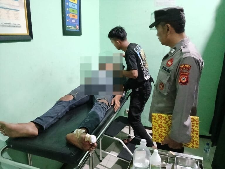 Polsek Cikelet Evakuasi Korban Meninggal Dunia Kecelakaan Tunggal Di Jalan Raya Lintas Selatan Garut