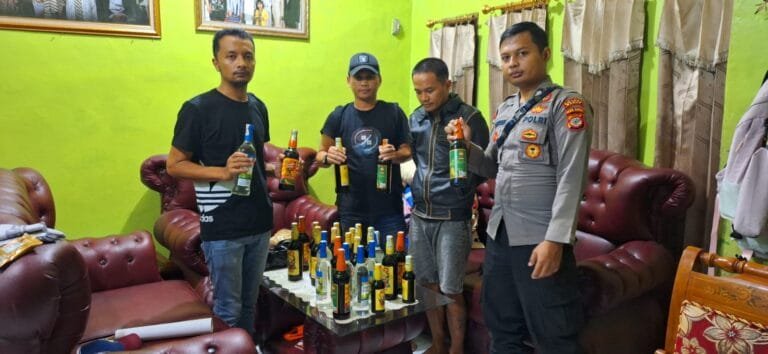 Polsek Garut Kota Polres Garut Tekan Peredaran Miras Menjelang Lebaran 2024