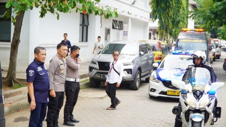 Kabid Humas Polda Jabar : 11 Jenazah Korban Kecelakaan Tol Jakarta Cikampek KM 58 Dibawa Ke RS Polri