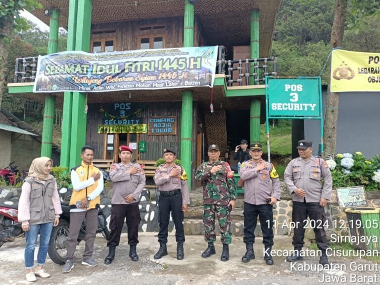 H+1 Lebaran Polsek Cisurupan Polres Garut Tingkatkan Pengamanan Di Sekitar Obyek Wisata TWA Gunung Papandayan