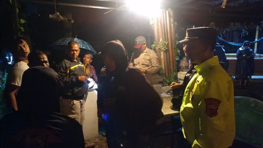 Seorang Anak Hanyut Terbawa Arus Air Selokan Polsek Pasirwangi Polres Garut Bentuk Tim Pencarian Gabungan