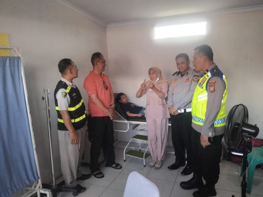Kesiapsiagaan Sie Dokkes Polres Garut Tolong Pemudik Yang Sesak Nafas Di Tengah Perjalanan