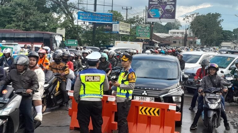 Arus Balik Meningkat, Polres Garut Berlakukan Sistem One Way