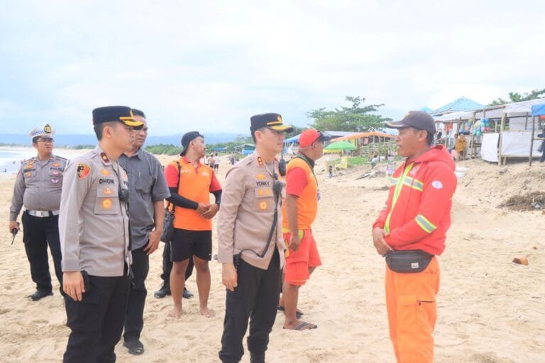 Pastikan Liburan Lebaran Kondusif Kapolres Garut Pantau Obyek Wisata Pantai Selatan
