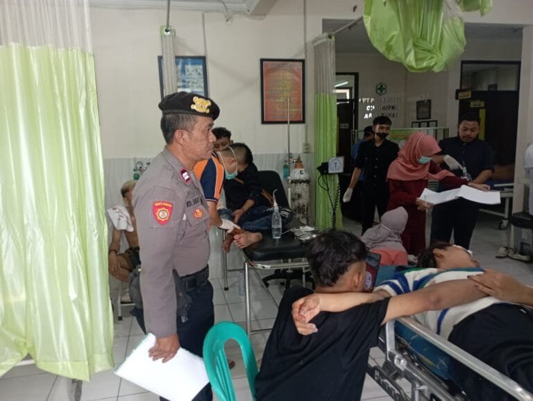 Polsek Cisurupan Evakuasi Laka Lantas Tunggal di Jalan Kawah Papandayan