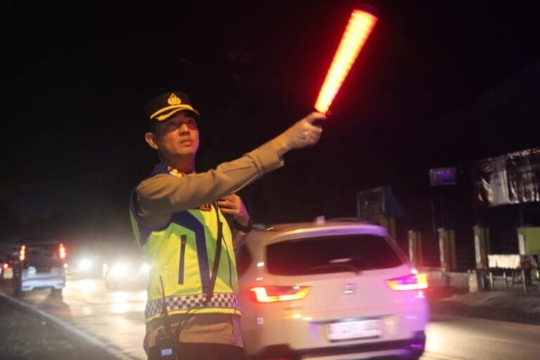 Arus Balik Masih Padat Polres Garut Terapkan 12 Kali One Way