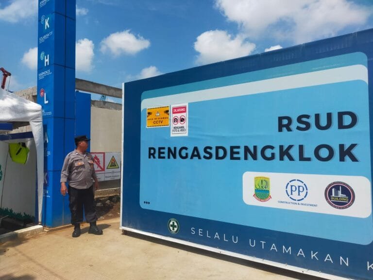 Anggota Patroli Prekat Polsek Rengasdengklok Monitoring Pembangunan RSUD Rengasdengklok