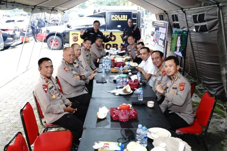 WAKAPOLDA JABAR TINJAU PELAKSANAAN PENGAMANAN PERTANDINGAN SEPAKBOLA ANTARA PERSIB BANDUNG VS PERSEBAYA SURABAYA