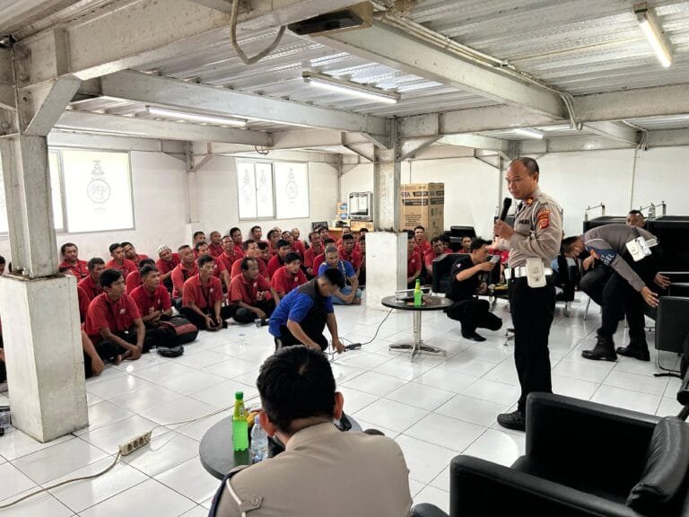 Satlantas Polres Karawang Ingatkan Pentingnya Kamseltibcarlantas Kepada para Driver