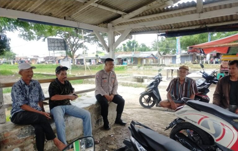 Anggota Polsek Tirtajaya berikan Himbauan Tukang Ojek Pangkalan