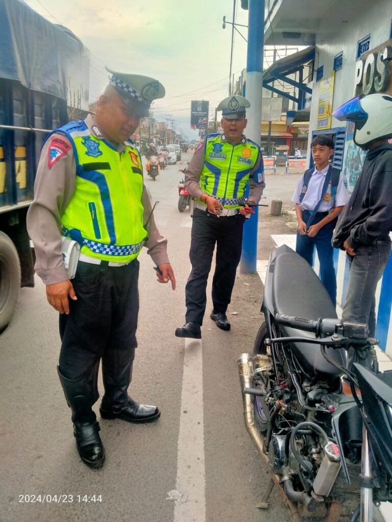 Polsek Kadungora Polres Garut Wujudkan Kecamatan Kadungora Terbebas Knalpot Bising