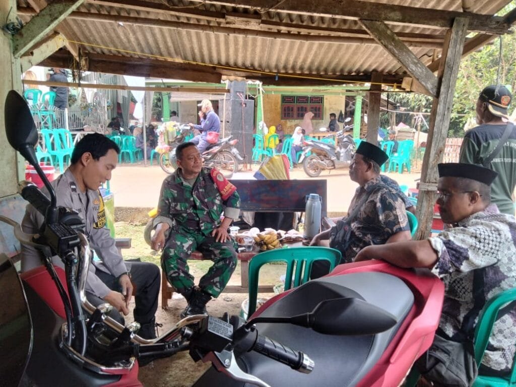 Polres Karawang, Bhabin Desa Karangjaya Polsek Cikampek Pesan Kantibmas Warga Dalam Sambang Silaturahmi