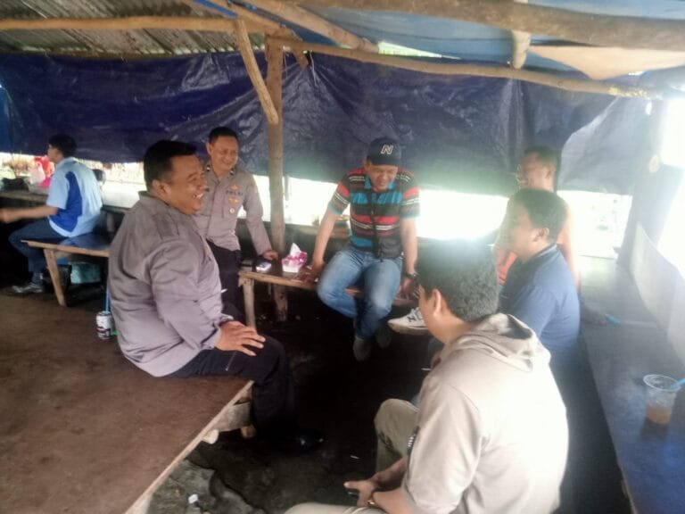 Polres Karawang, Polisi Laksanakan Patroli Prekat di Kampung Baregbeg