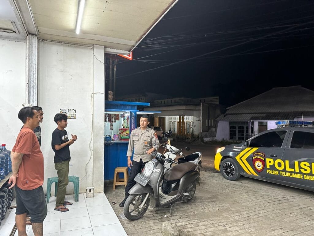 Polres Karawang, Polisi Lakukan Patroli Guna Jaga Kamtibmas di Minimarket