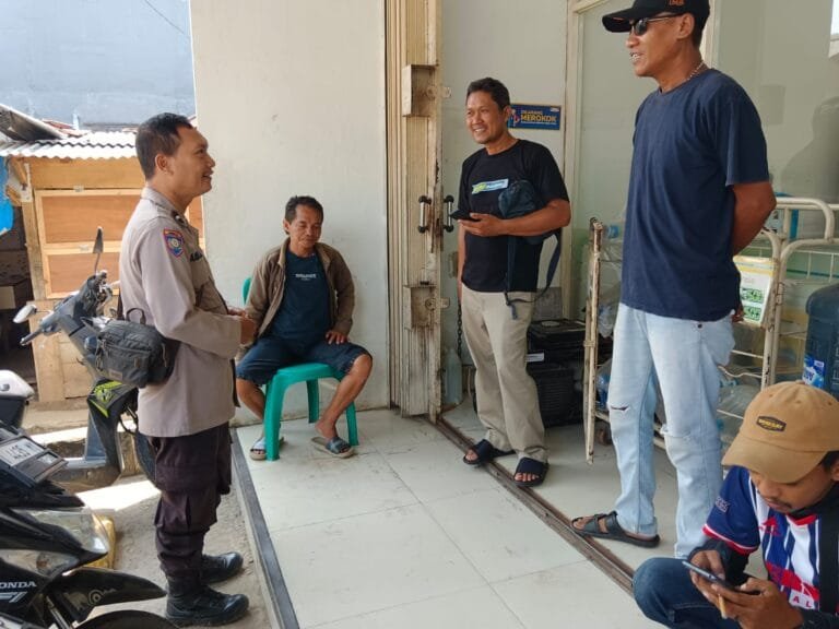 Cegah Aksi TPPO Sigap Personel Polsek Tegalwaru Edukasi dan Sambangi Warga