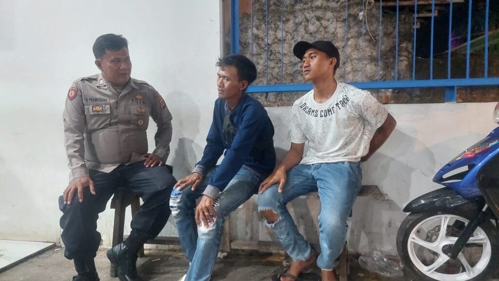 Bhabinkamtibmas Polsek Telagasari Sampaikan Himbauan TPPO dalam Giat Ngawangkong